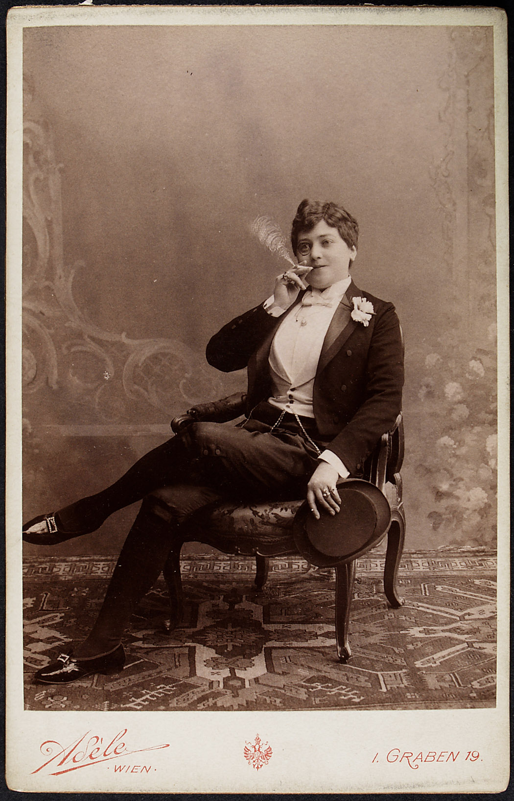 Lola Beeth, Verweis auf Stücktitel: Die Fledermaus