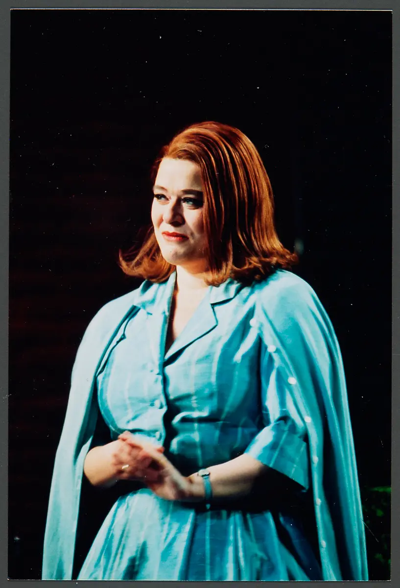 Chariklia Makropoulou, Verweis auf Stücktitel: Falstaff