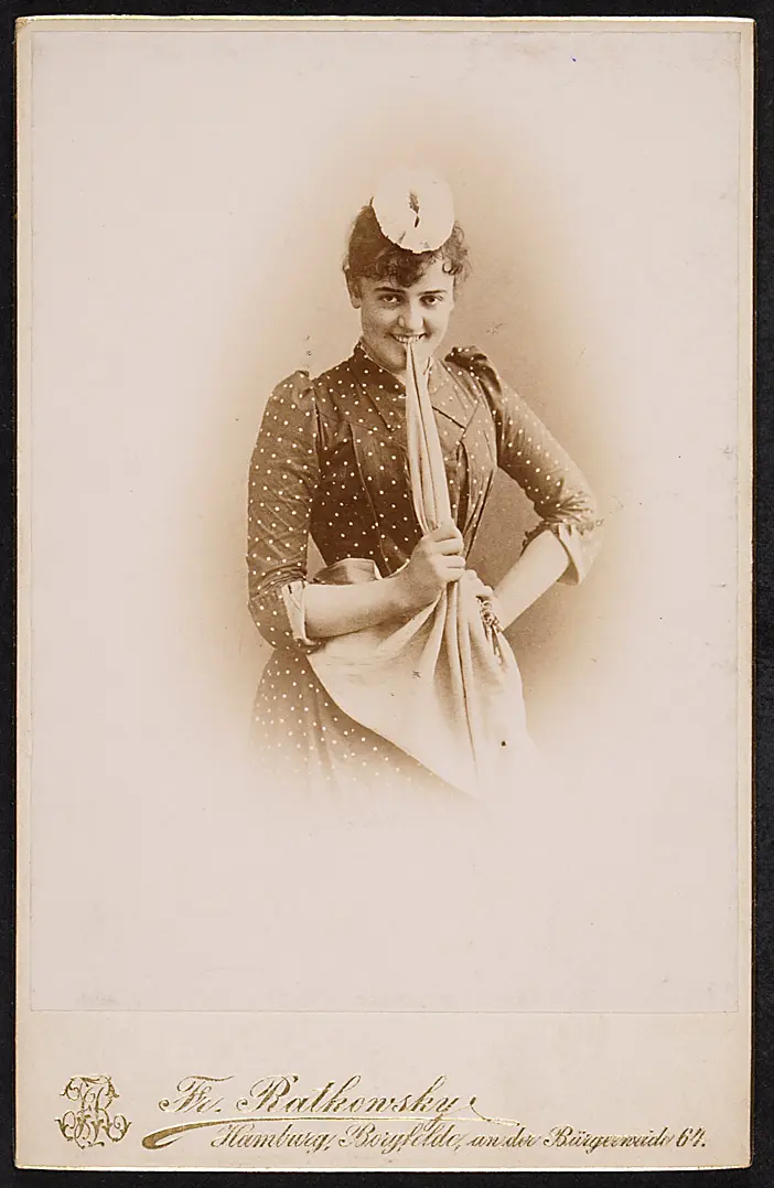 Lotte Witt, Verweis auf Stücktitel: Die Haubenlerche