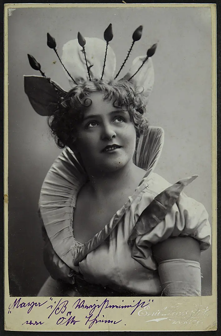 Marietta Caprano, Verweis auf Stücktitel: Vergissmeinnicht