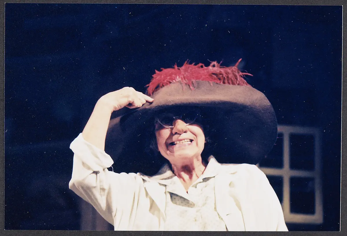 Monika John, Verweis auf Stücktitel: Cyrano in Buffalo