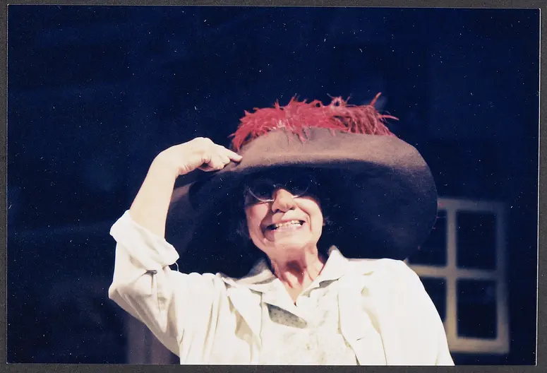 Monika John, Verweis auf Stücktitel: Cyrano in Buffalo