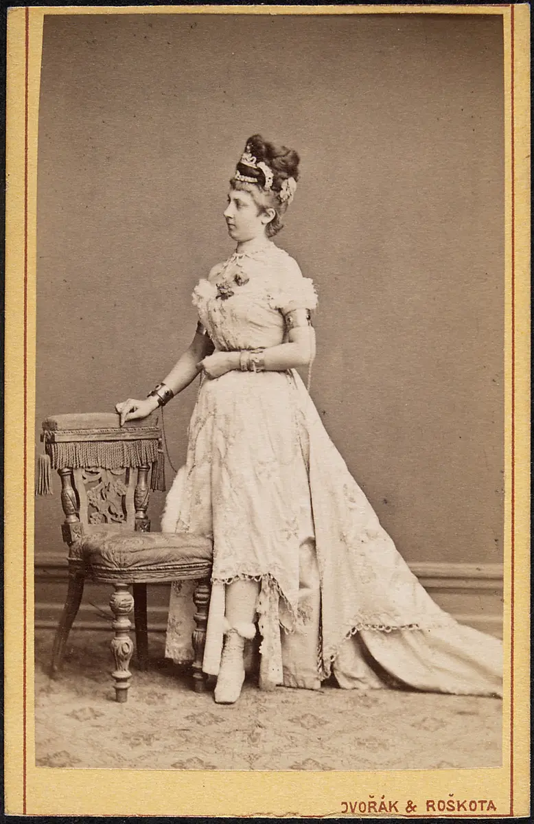 Frl. Kratova, Verweis auf Stücktitel: La fille de Madame Angot