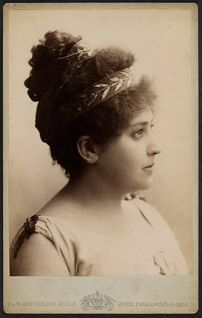Lola Beeth