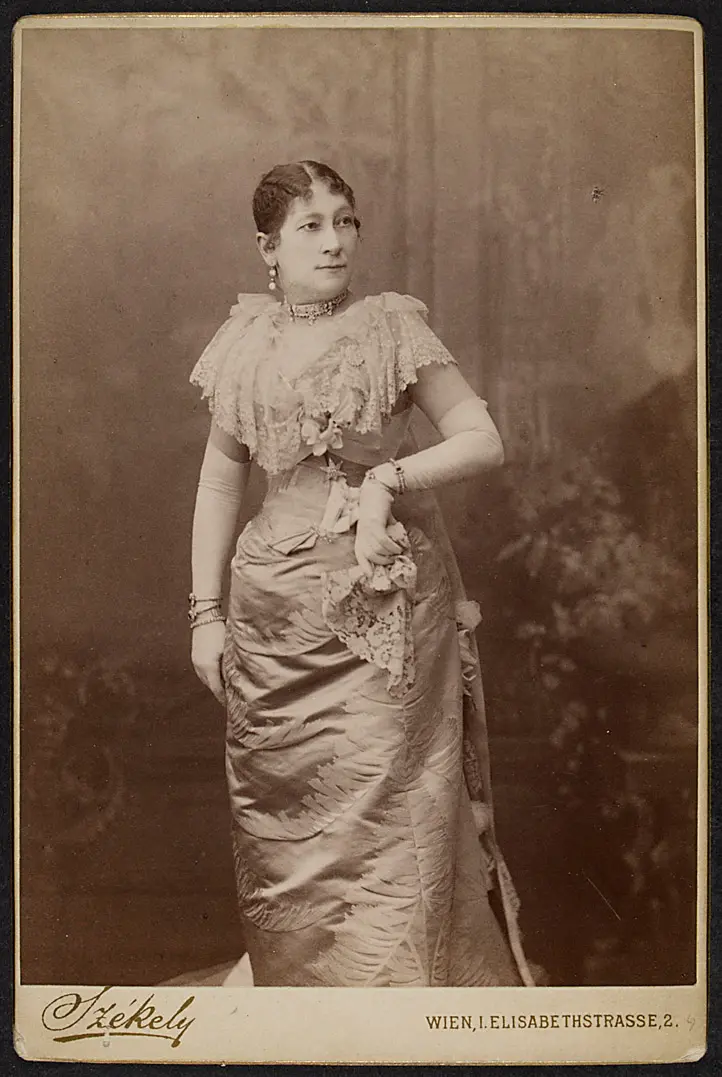 Charlotte Wolter, Verweis auf Stücktitel: Liebesopfer