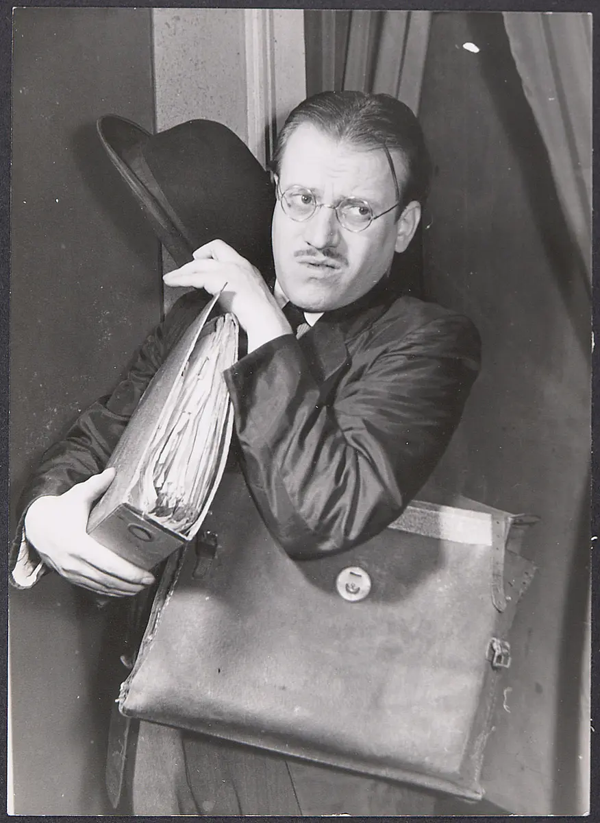 Fritz Holzer, Verweis auf Stücktitel: Passagier ohne Gepäck