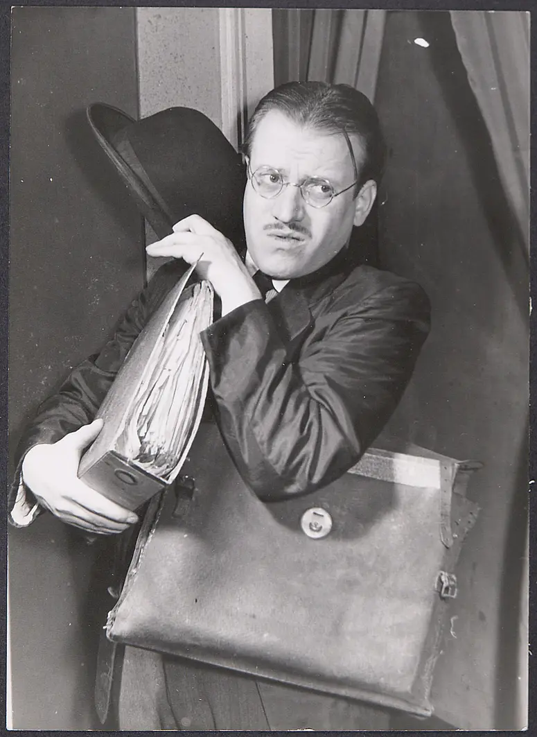 Fritz Holzer, Verweis auf Stücktitel: Passagier ohne Gepäck
