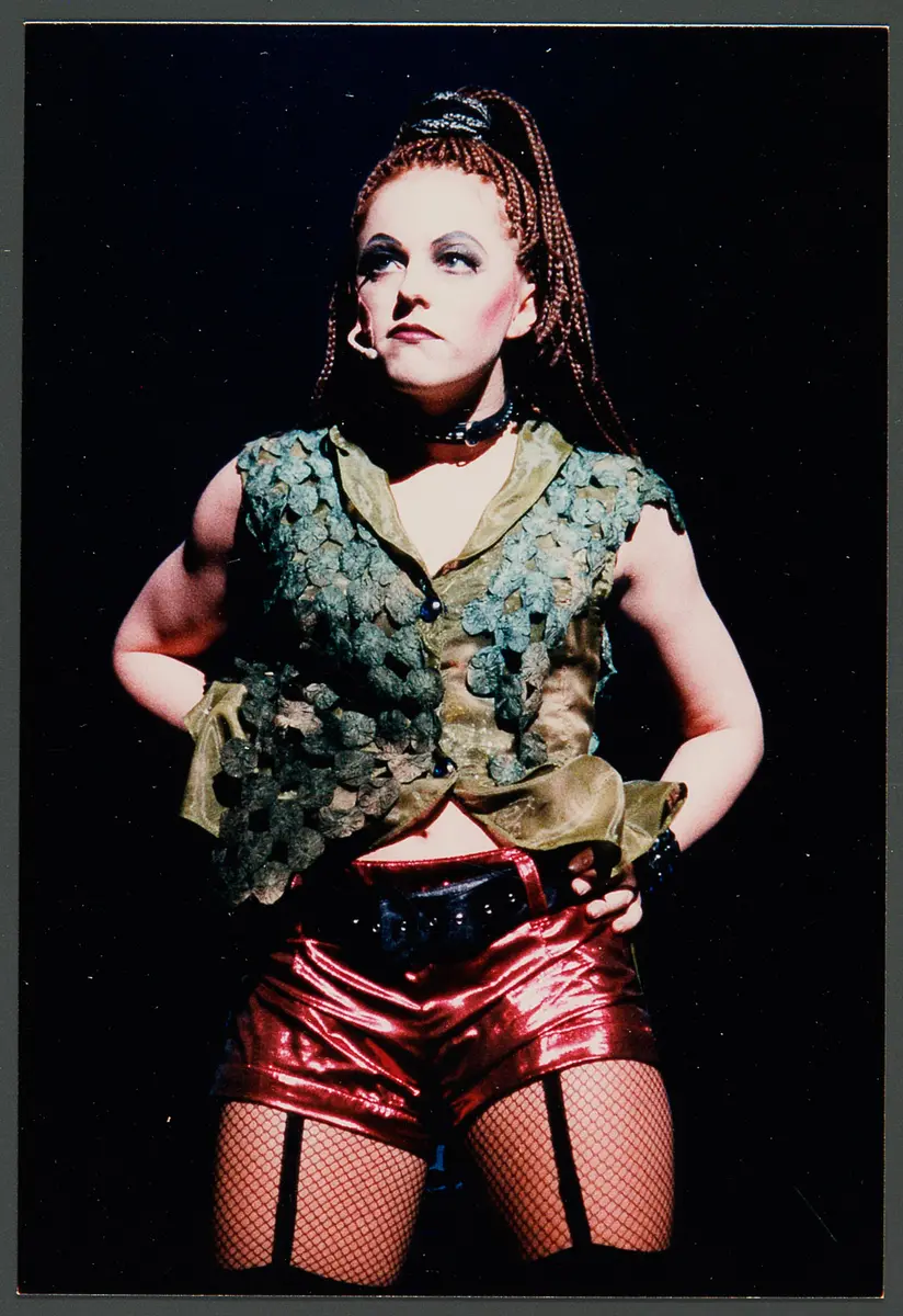 Joanie O'Neill, Verweis auf Stücktitel: Rocky Horror Show