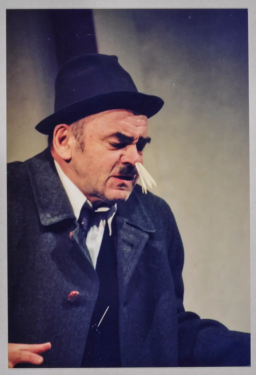 Branko Samarovski, Verweis auf Stücktitel: Nie mehr, nie mehr ins Theater!