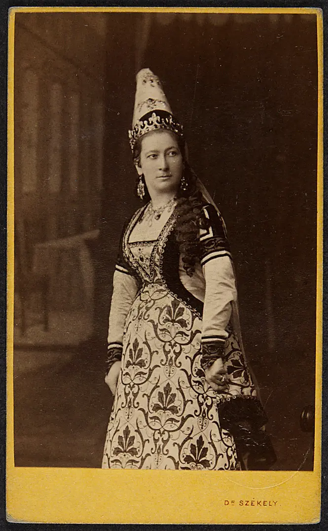 Charlotte Wolter