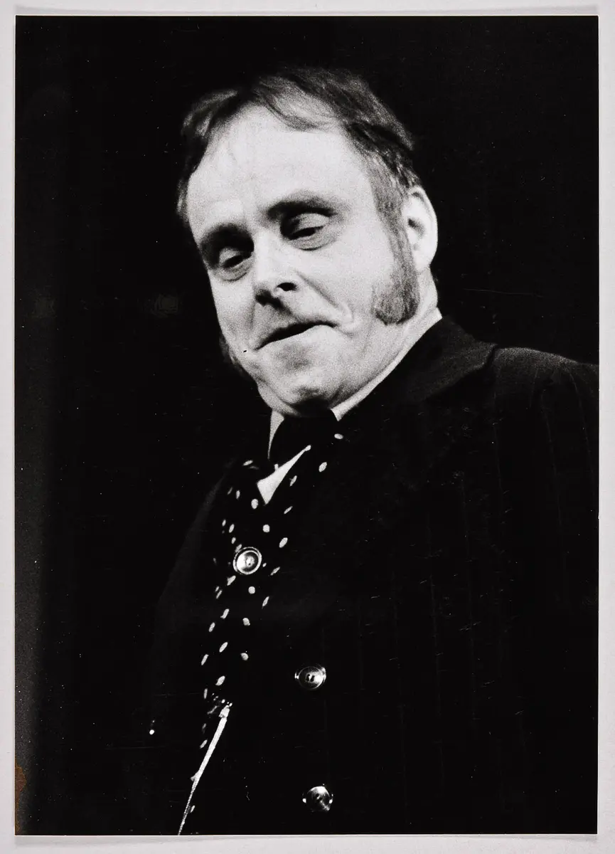 Toni Slama, Verweis auf Stücktitel: Das Sparschwein