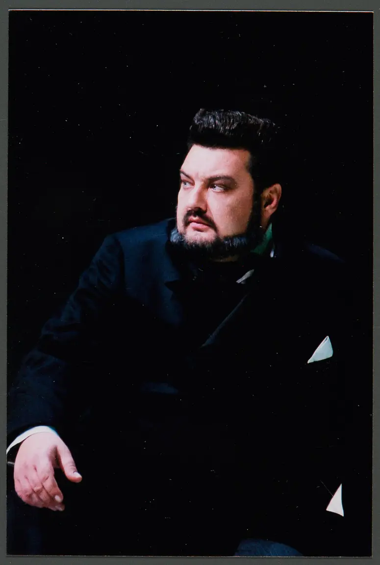 Viktor Massanyi, Verweis auf Stücktitel: La Traviata