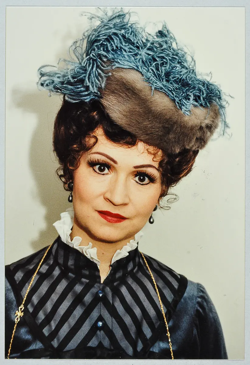 Ulrike Steinsky, Verweis auf Stücktitel: Der Opernball