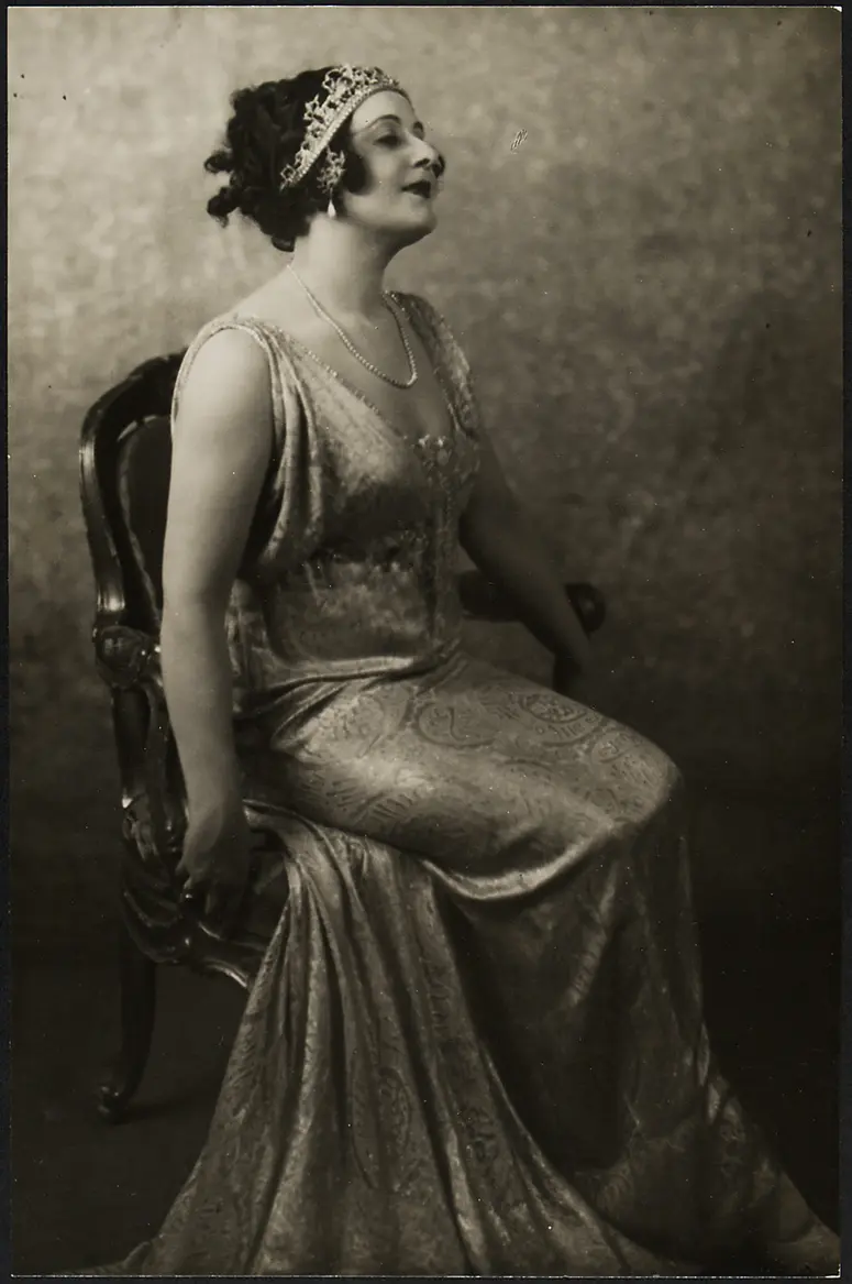 Yvonne Gall