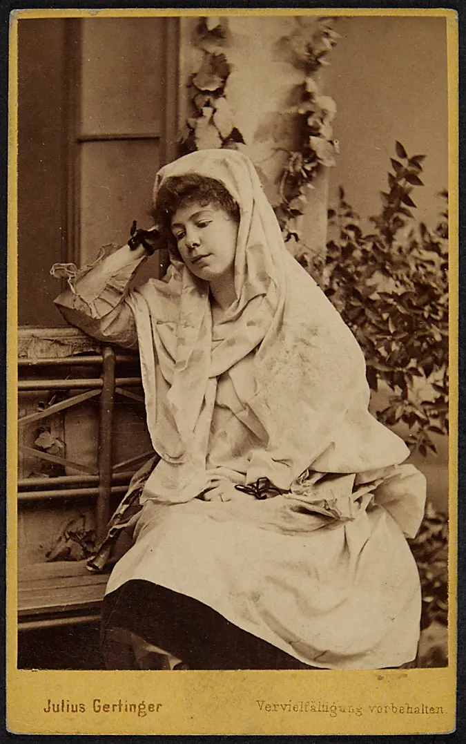 Bertha Olma, Verweis auf Stücktitel: Die Banditen