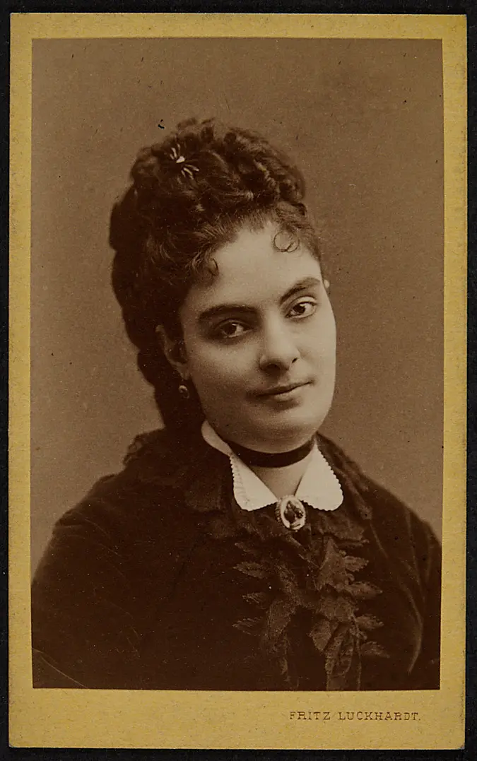 Elena Sanz