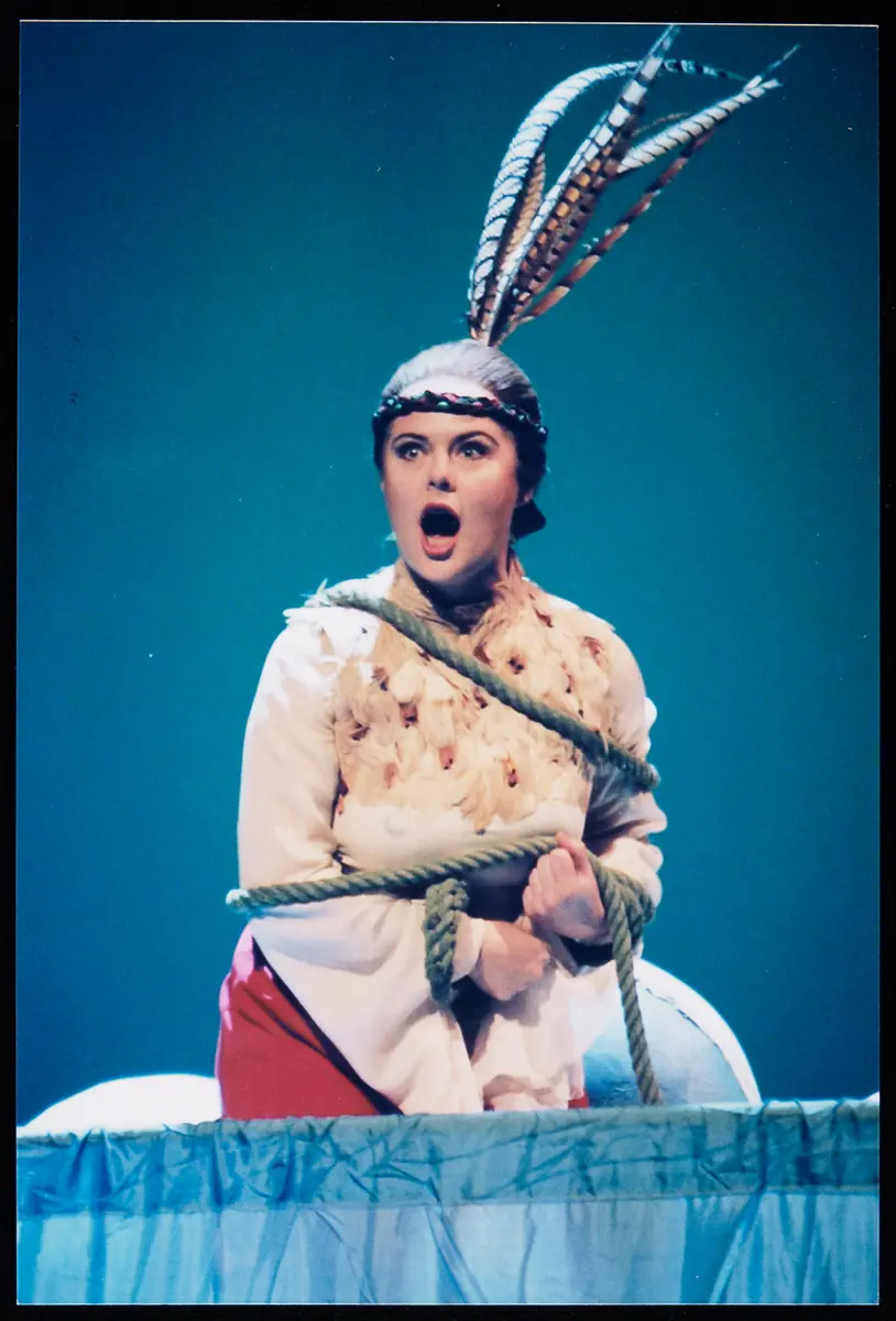Ildiko Raimondi, Verweis auf Stücktitel: Peter Pan