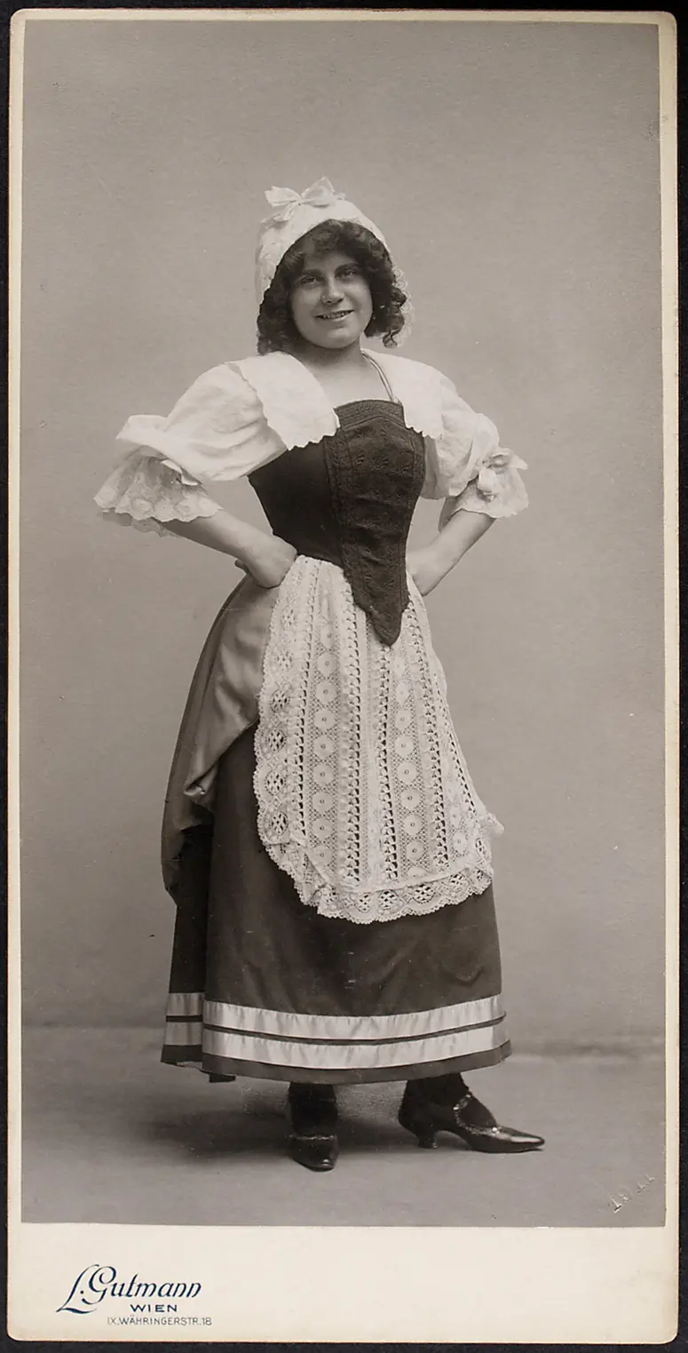 Annie Rosar