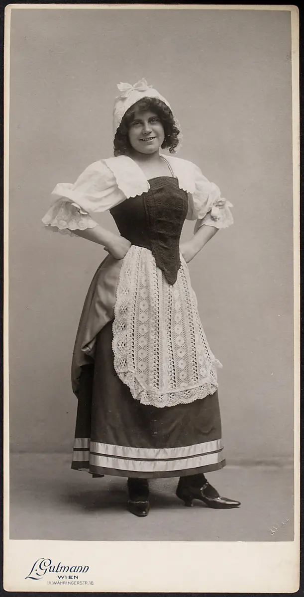 Annie Rosar