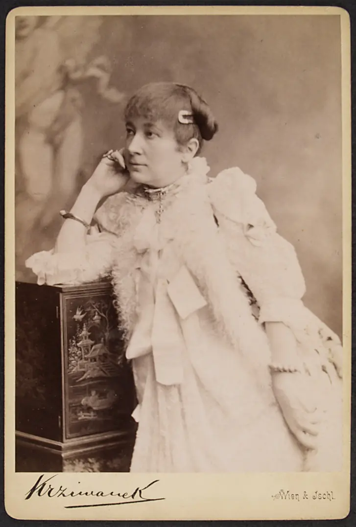 Charlotte Wolter