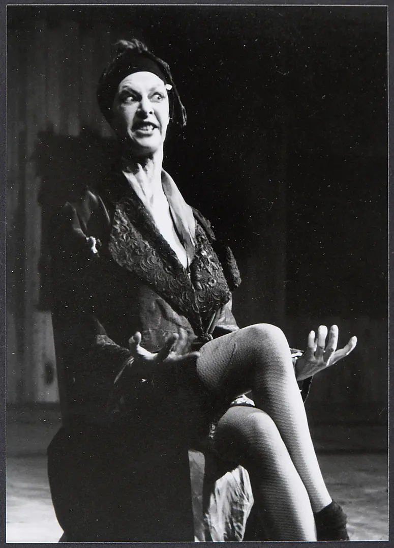 Beatrice Frey, Verweis auf Stücktitel: Quai West