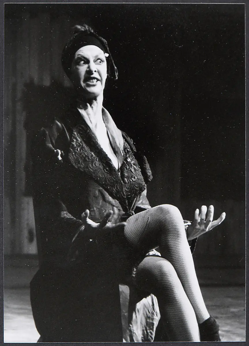 Beatrice Frey, Verweis auf Stücktitel: Quai West