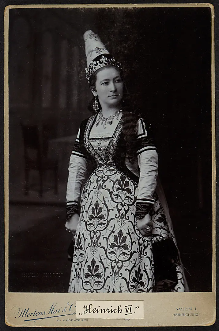 Charlotte Wolter, Verweis auf Stücktitel: König Heinrich VI.