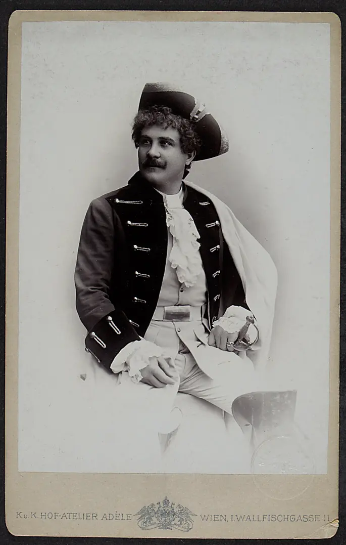 Franz Naval, Verweis auf Stücktitel: Die weiße Dame