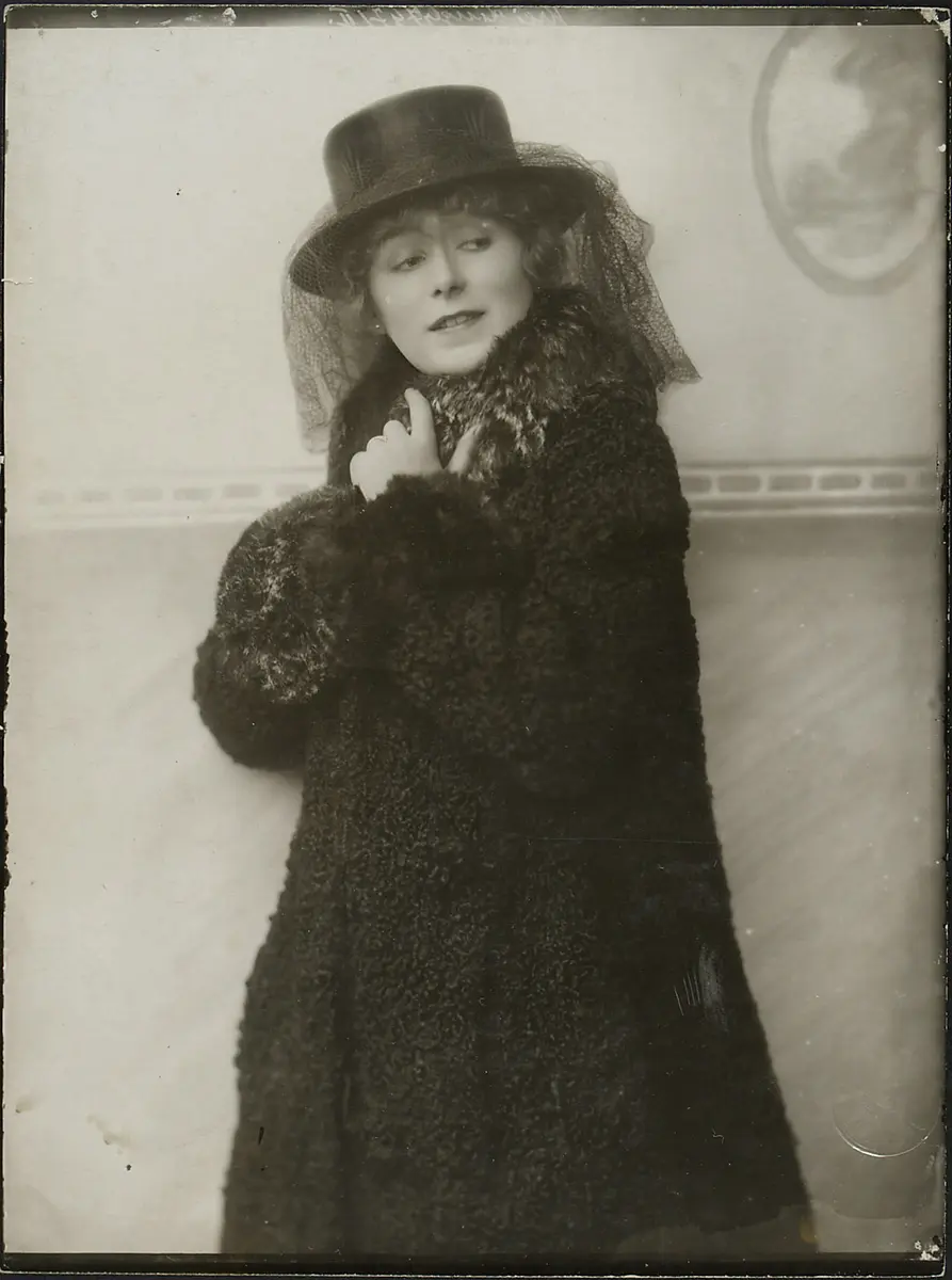 Lola Urban-Kneidinger