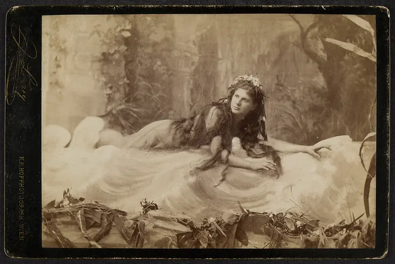 Camilla Pagliero, Verweis auf Stücktitel: Melusine