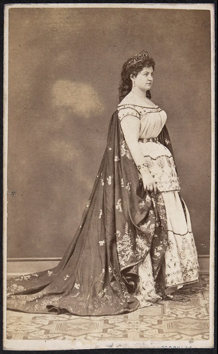 Emilie Maschek, Verweis auf Stücktitel: Die schöne Helena