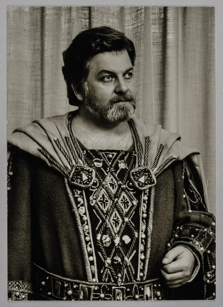 Karl Ridderbusch, Verweis auf Stücktitel: Lohengrin