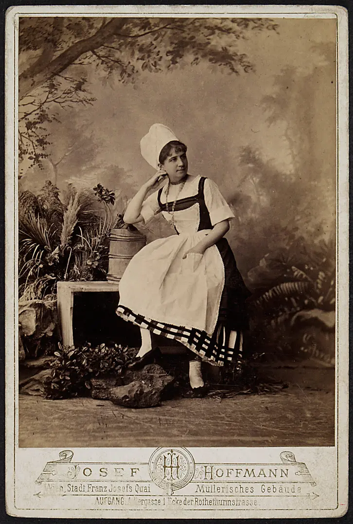 Fanny Walbeck, Verweis auf Stücktitel: Die Grille