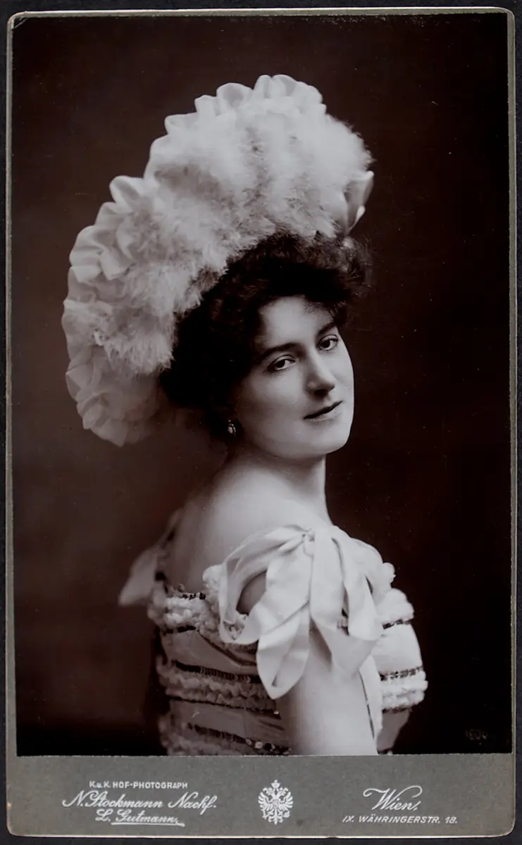 Isa Karoly