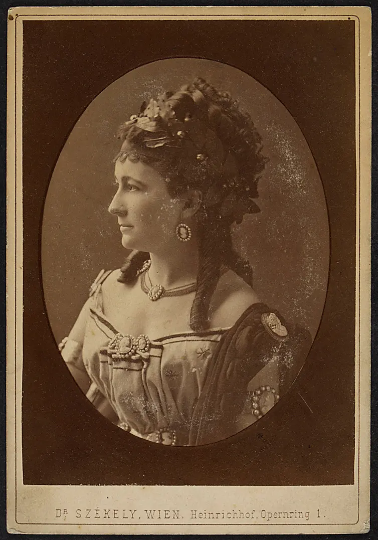 Charlotte Wolter, Verweis auf Stücktitel: Sappho