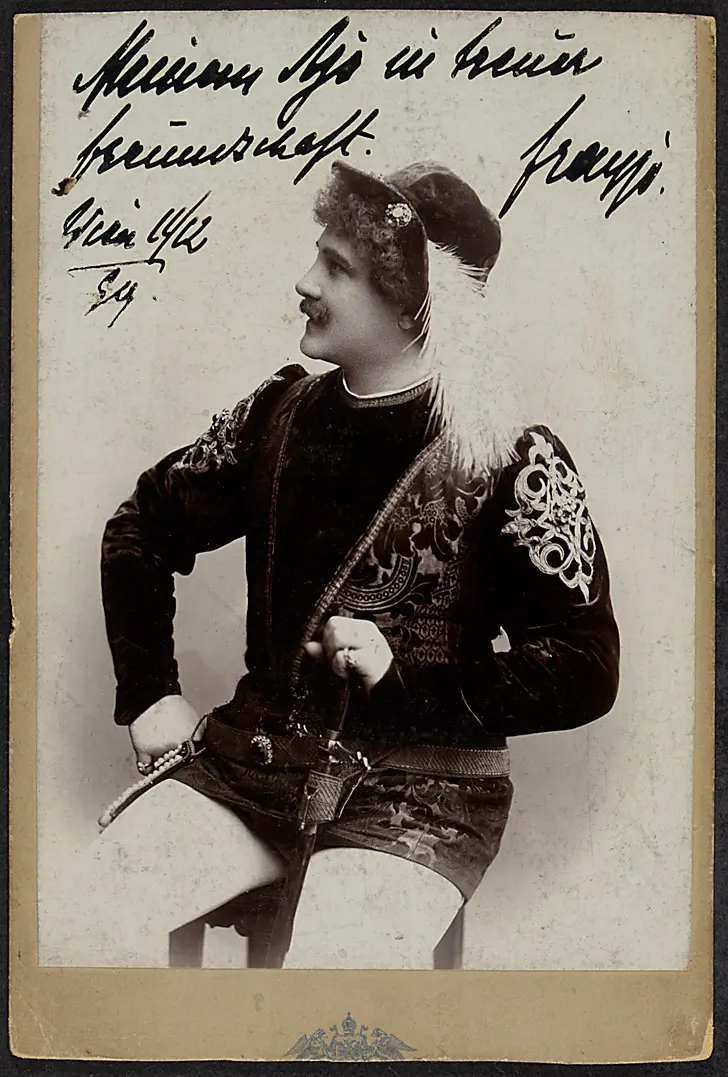 Franz Naval, Verweis auf Stücktitel: Roemo und Julia