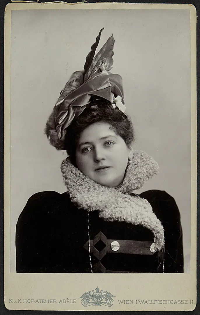 Lola Beeth