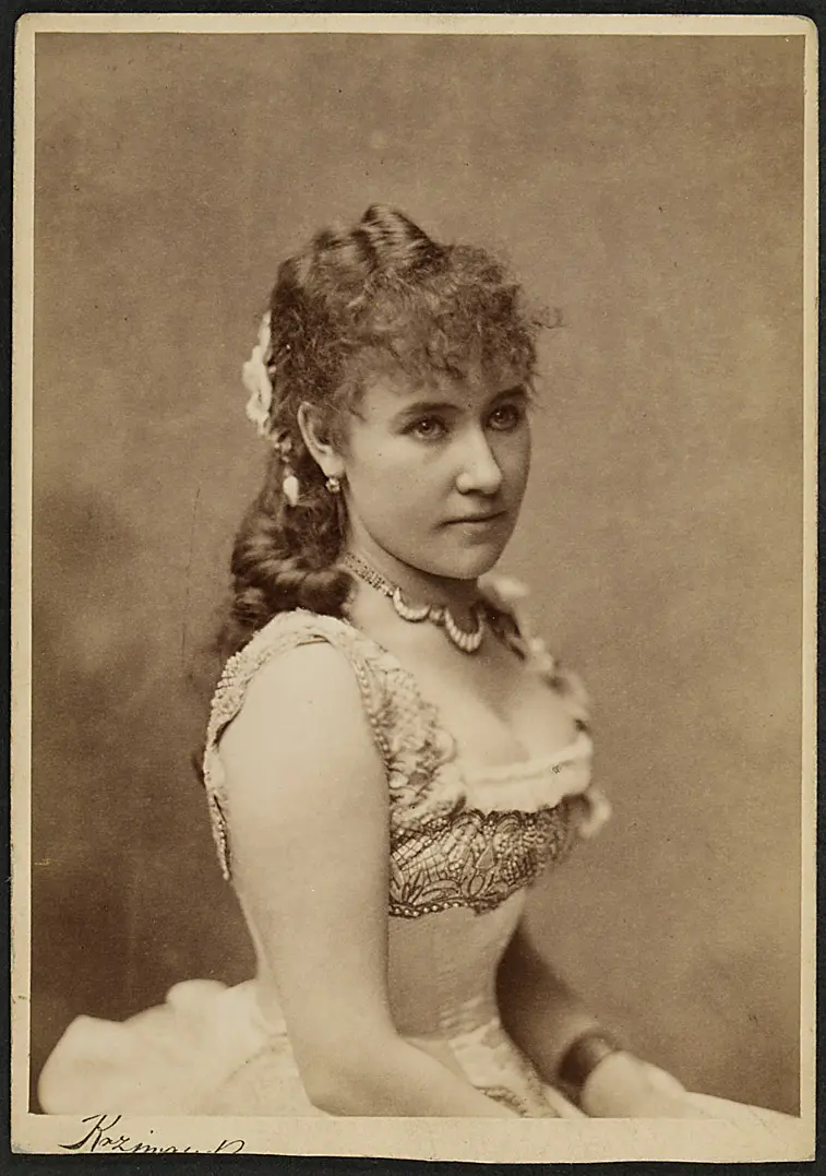 Bianca Bianchi, Verweis auf Stücktitel: La Traviata