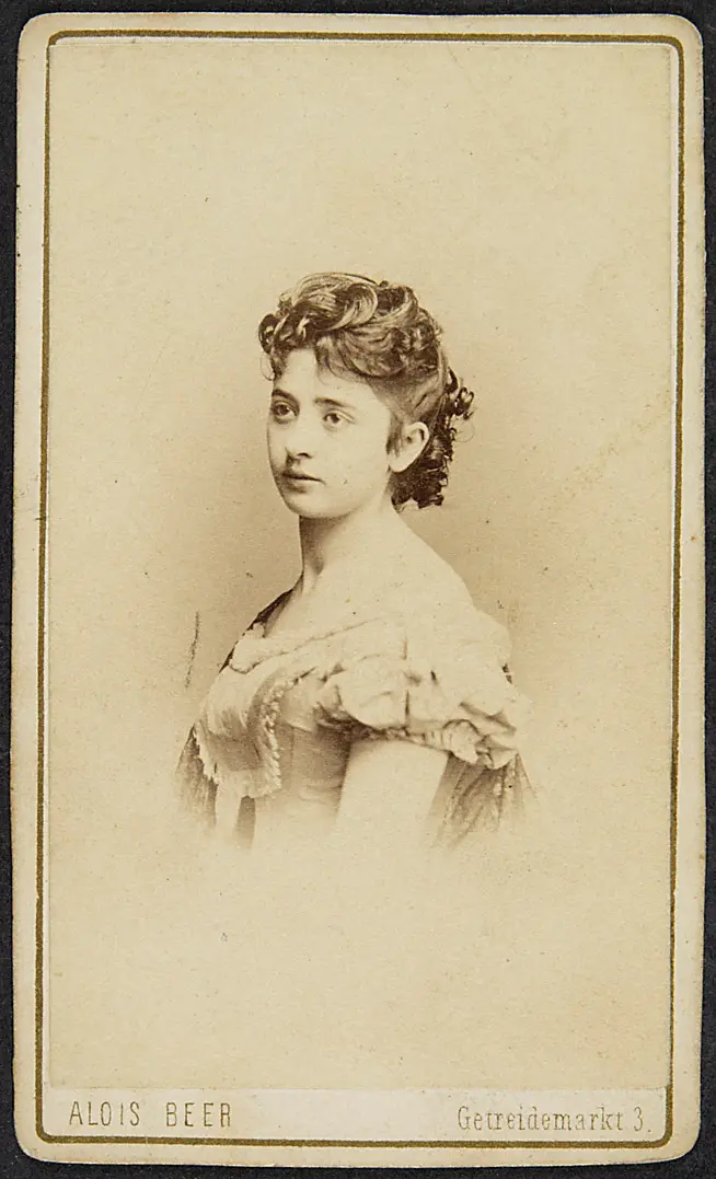 Louise Stauber