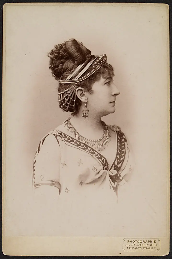 Charlotte Wolter, Verweis auf Stücktitel: Sappho