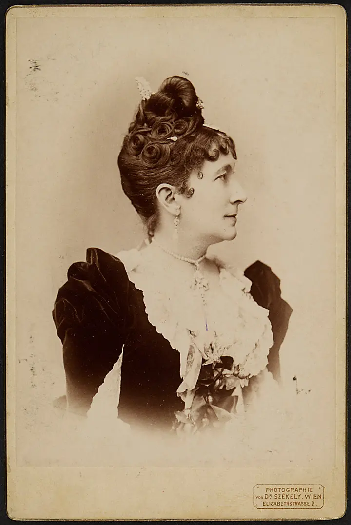 Charlotte Wolter