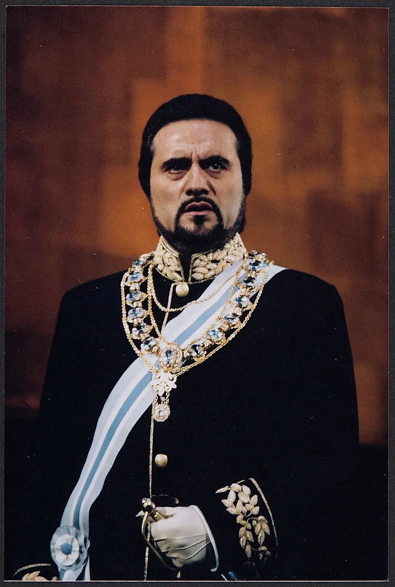 Carlos Alvarez