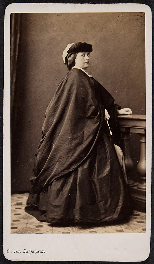 Louise Dustmann