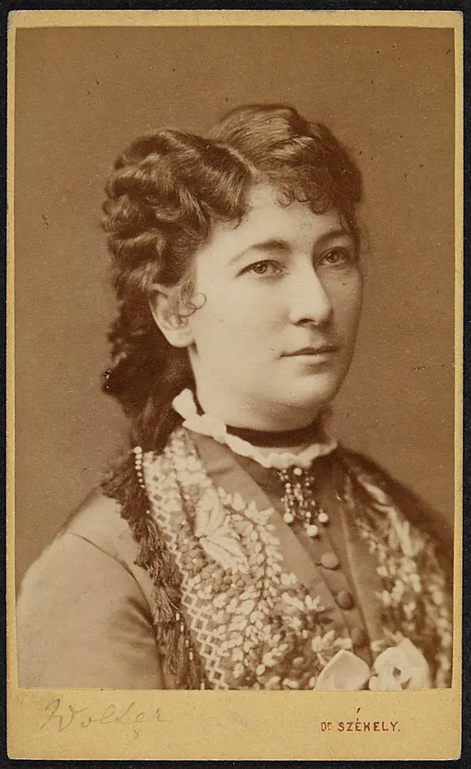 Charlotte Wolter