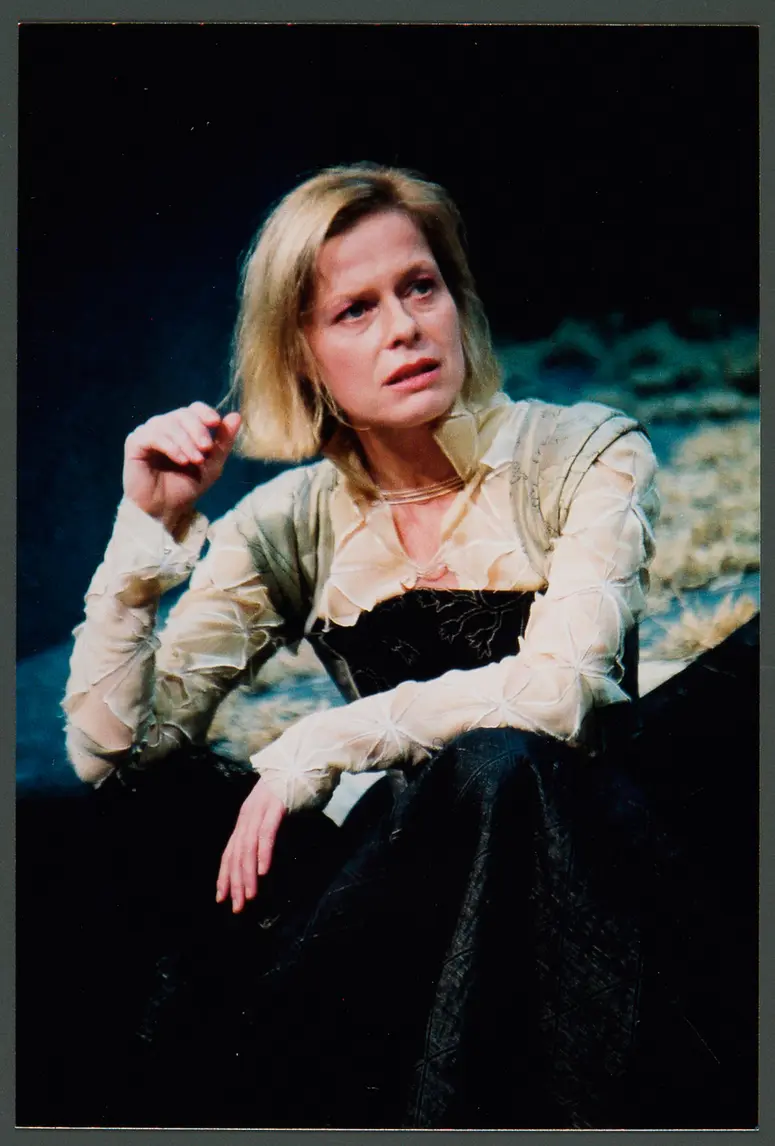 Corinna Kirchhoff, Verweis auf Stücktitel: Maria Stuart