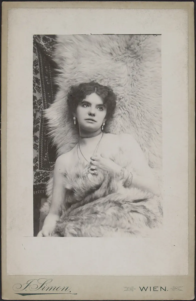 Lola Hansik