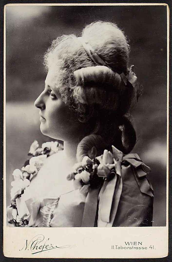 Rita Michalek, Verweis auf Stücktitel: Pique Dame