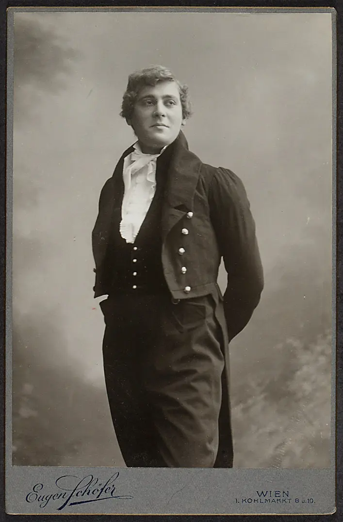 Felix Basch, Verweis auf Stücktitel: Klein Dorrit