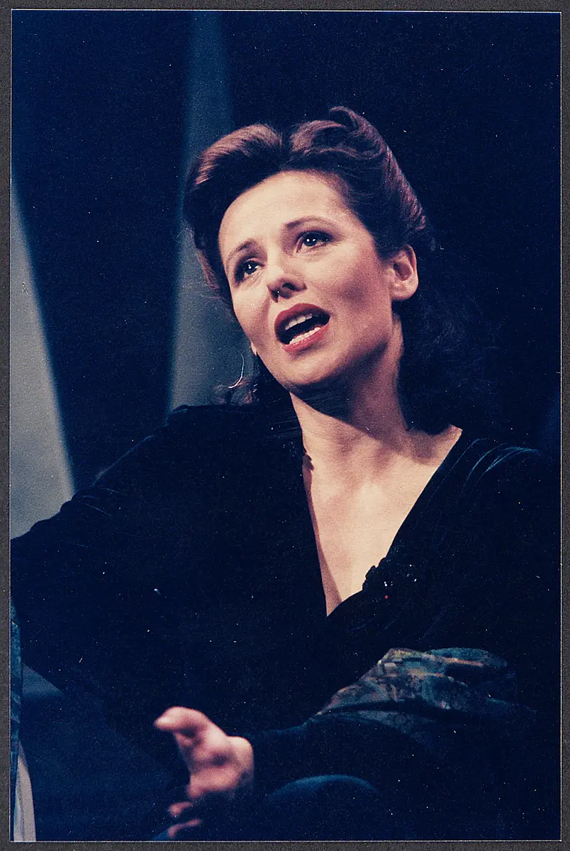 Daniela Gaets, Verweis auf Stücktitel: Fröhliche Geister