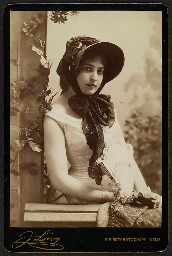 Lola Beeth